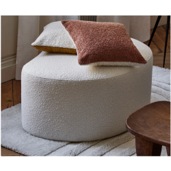Retrouvez nos poufs au design organique et cosy